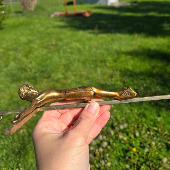 Vintage Inri Brass Tone Metal Wall Hanging Cross Crucifix - Picture 6 of 11